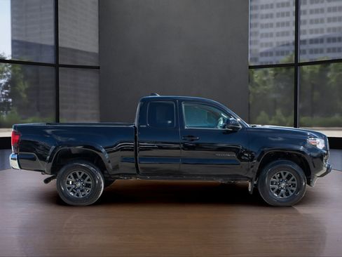Used 2022 Toyota Tacoma SR5 w/ SR5 Appearance Package (SM) image 11