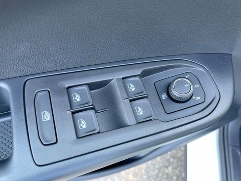 New 2025 Volkswagen Taos S image 38