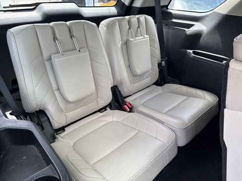 Used 2019 Ford Explorer Limited w/ Limited Luxury Package AWD/4WD image 17