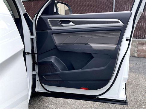 Certified 2022 Volkswagen Atlas SE FWD image 23