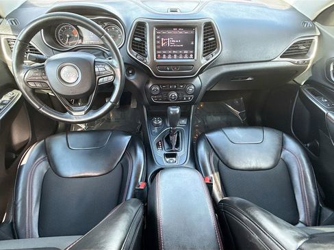 Used 2019 Jeep Cherokee Trailhawk image 15