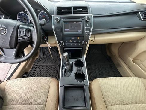 Used 2017 Toyota Camry LE FWD image 17