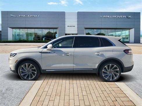 Used 2021 Lincoln Nautilus Reserve w/ Equipment Group 202A image 8