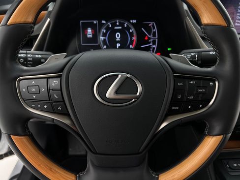 Used 2020 Lexus ES 350 w/ Accessory Package FWD image 16