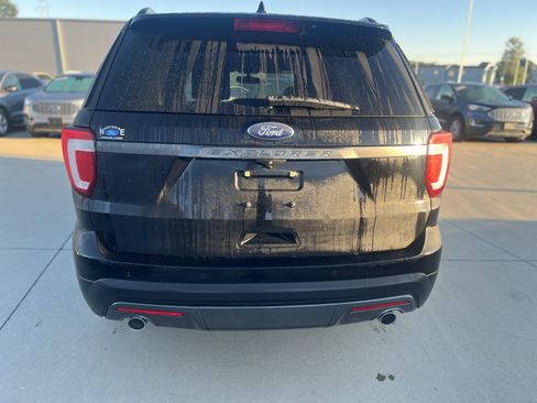 Used 2017 Ford Explorer XLT w/ Equipment Group 202A image 6