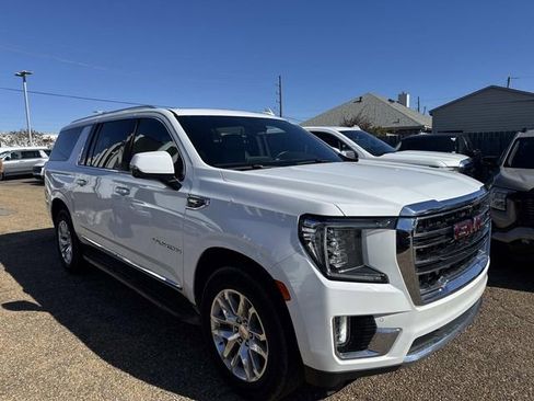 Used 2022 GMC Yukon XL SLT w/ SLT Premium Package image 4