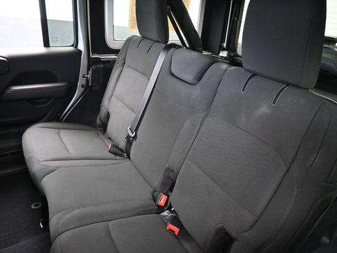 Used 2019 Jeep Wrangler Unlimited Sahara AWD/4WD image 35