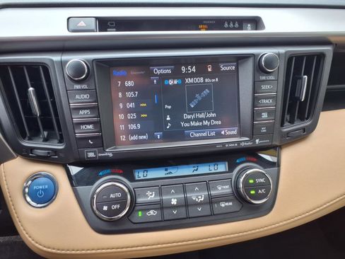 Used 2018 Toyota RAV4 Limited image 17