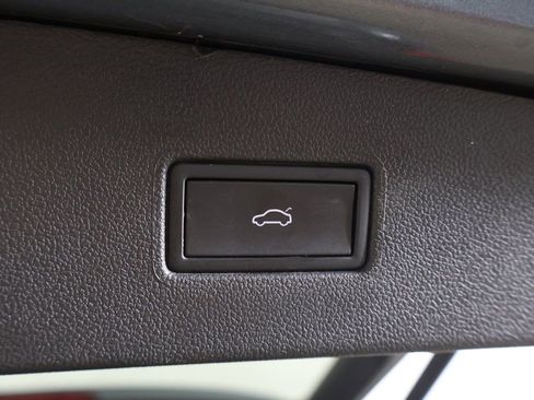 Used 2024 Volkswagen Tiguan SE w/ Panoramic Sunroof Package image 21