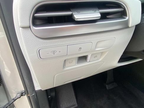 Used 2023 Hyundai Palisade SEL w/ Premium Package FWD image 17