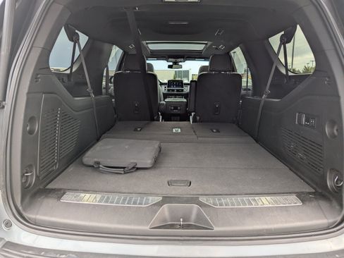Used 2022 Chevrolet Suburban RST w/ Luxury Package AWD/4WD image 40