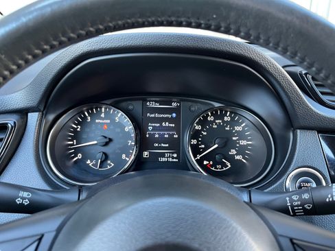 Used 2017 Nissan Rogue SV FWD image 10