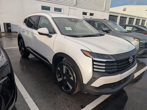 New 2025 Nissan Kicks SR w/ Illumination Package image 2