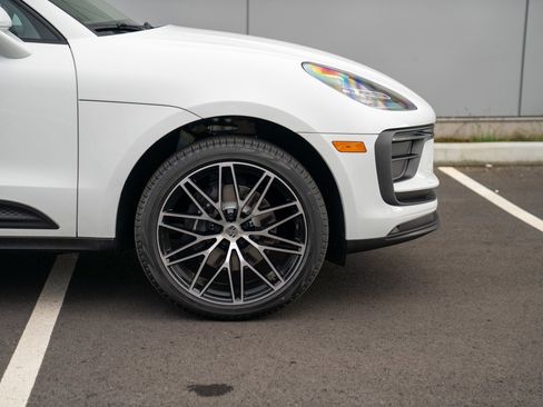 New 2026 Porsche Macan image 9