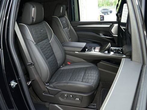 Used 2026 Cadillac Escalade ESV V image 24