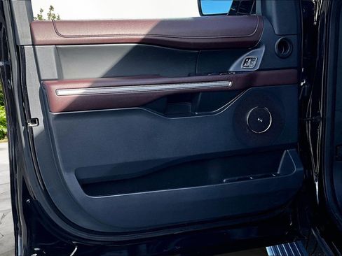 Used 2024 Ford Expedition Max Limited image 23