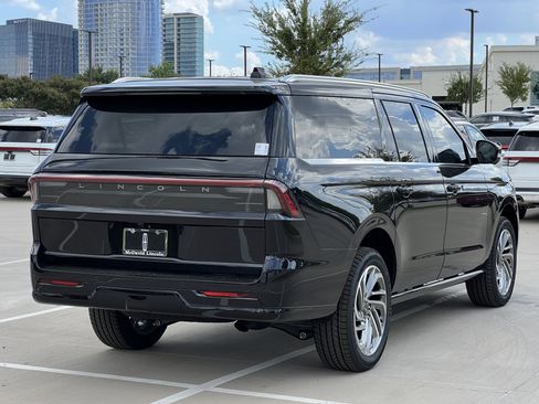 New 2025 Lincoln Navigator L Reserve image 9
