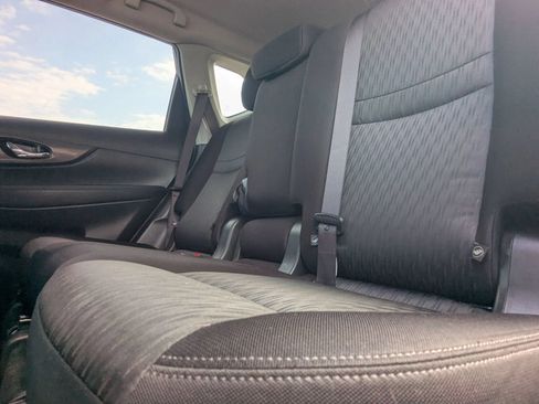 Used 2019 Nissan Rogue SV FWD image 11