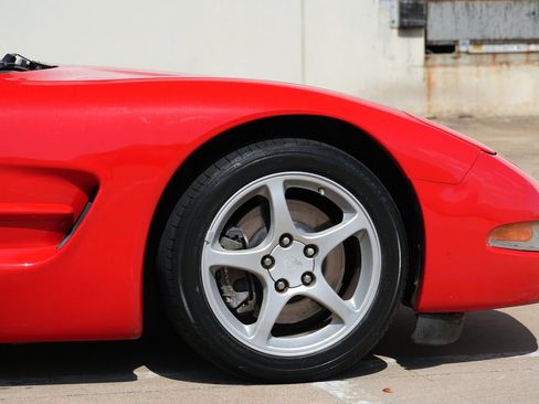 Used 2004 Chevrolet Corvette Coupe w/ Preferred Equipment Group RWD image 17