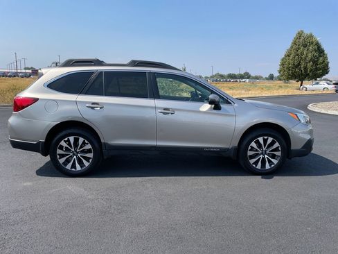 Used 2016 Subaru Outback 2.5i Limited AWD/4WD image 2
