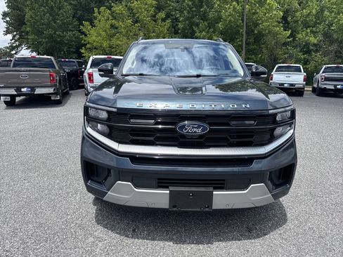 Used 2025 Ford Expedition Platinum w/ Driver's Package AWD/4WD image 2