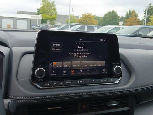 Used 2024 Nissan Rogue SV FWD image 19