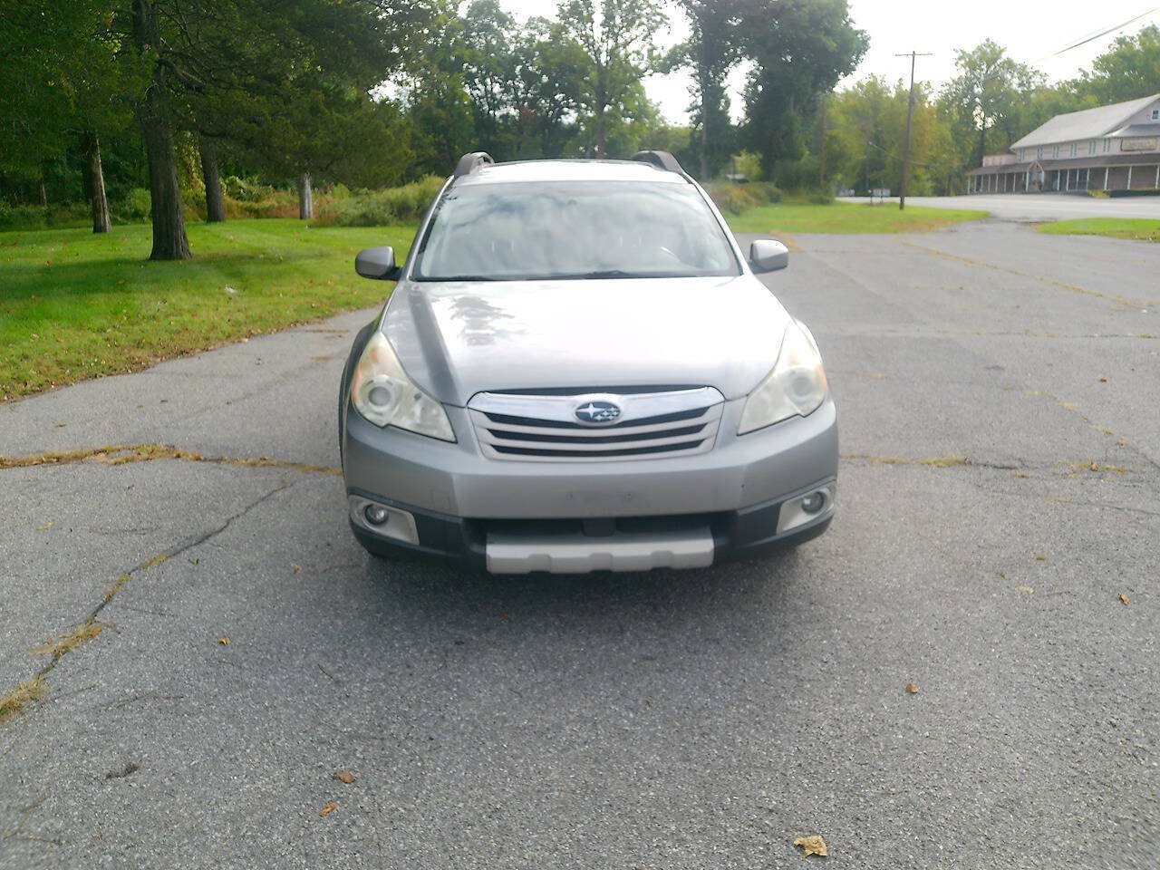 Used 2011 Subaru Outback 3.6R Limited w/ PWR Moonroof Pkg AWD/4WD image 5