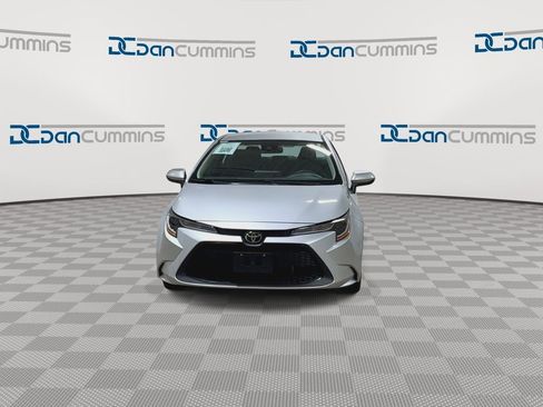 Used 2022 Toyota Corolla LE image 3
