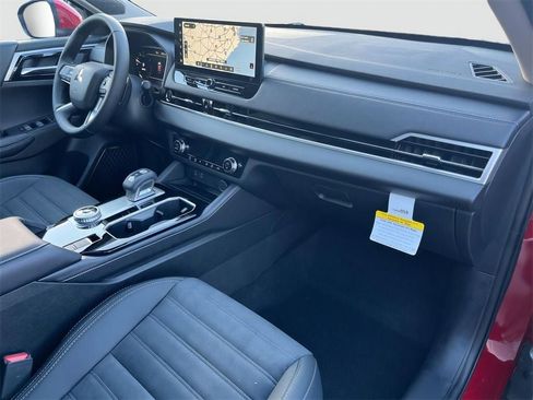 New 2025 Mitsubishi Outlander SE image 35