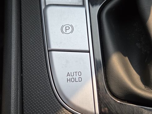 Used 2022 Hyundai Elantra Limited FWD image 10