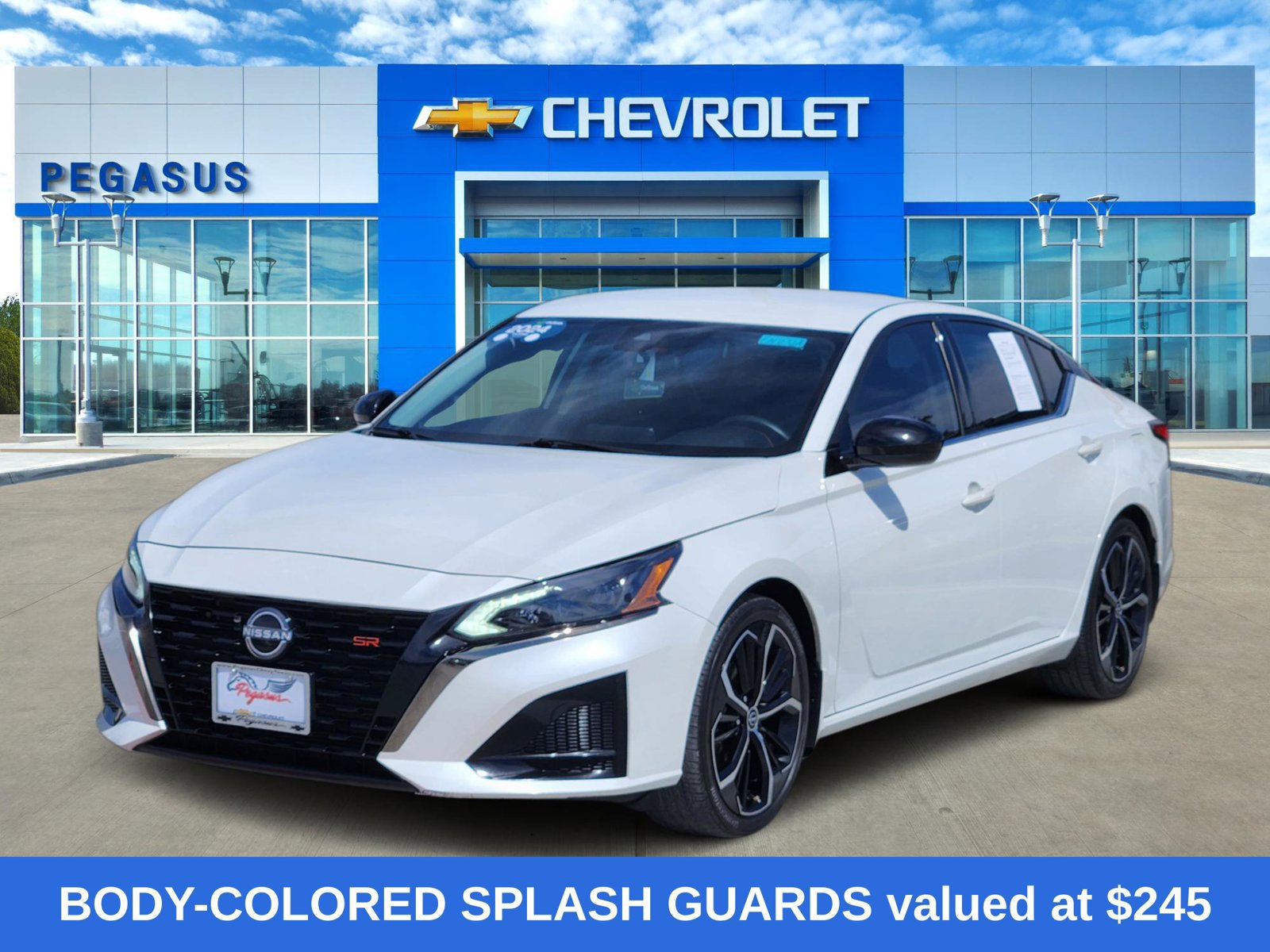 Used 2024 Nissan Altima 2.5 SR FWD image 2