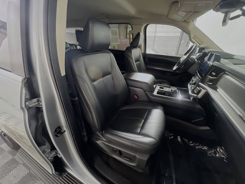 Used 2024 Ford Expedition XLT image 31