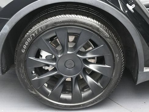 Used 2022 Tesla Model Y Long Range AWD/4WD image 35