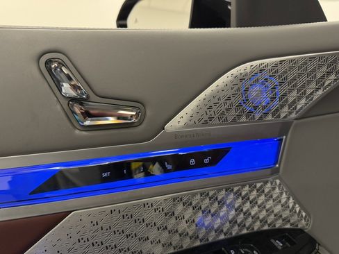 Used 2023 BMW 760i xDrive image 40