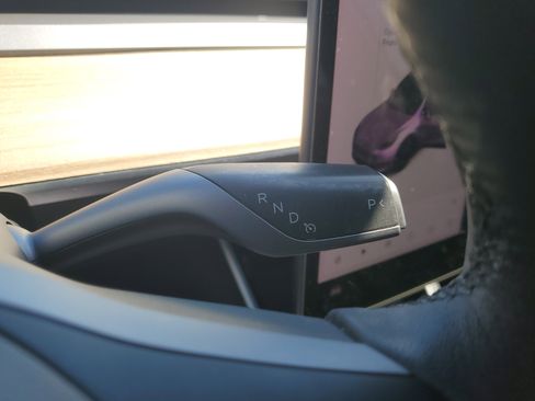 Used 2021 Tesla Model Y Long Range image 24