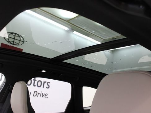 New 2026 Volvo XC60 B5 Plus w/ Climate Package AWD/4WD image 13