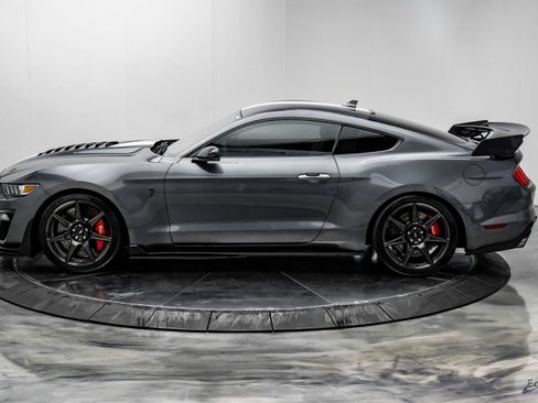 Used 2021 Ford Mustang Shelby GT500 w/ Carbon Fiber Track Pack RWD image 9