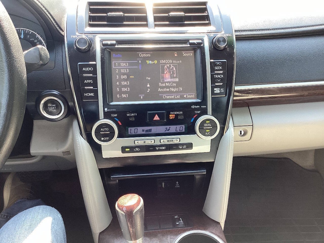 Used 2014 Toyota Camry XLE w/ Leather Package FWD image 10