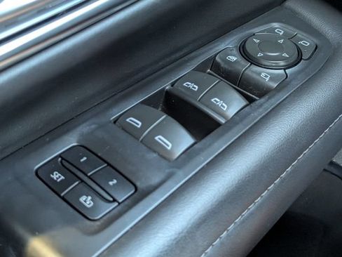 Used 2023 Chevrolet Tahoe Z71 w/ Luxury Package AWD/4WD image 25