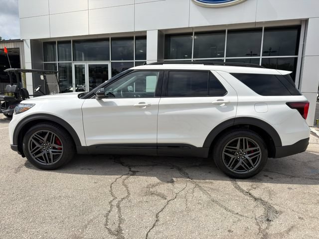 Used 2025 Ford Explorer ST w/ Sun And Sound Package AWD/4WD image 4