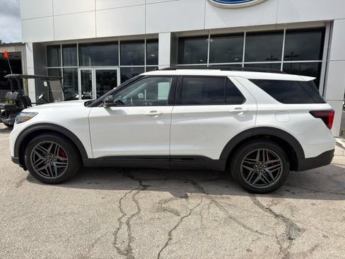 Used 2025 Ford Explorer ST w/ Sun And Sound Package AWD/4WD image 4