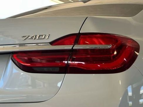 Used 2018 BMW 740i image 61