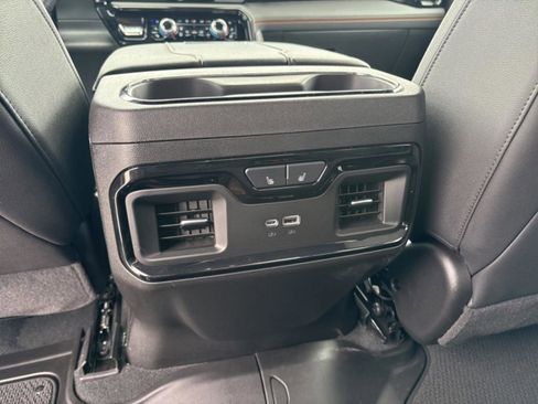 Used 2025 GMC Sierra 2500 AT4 image 13