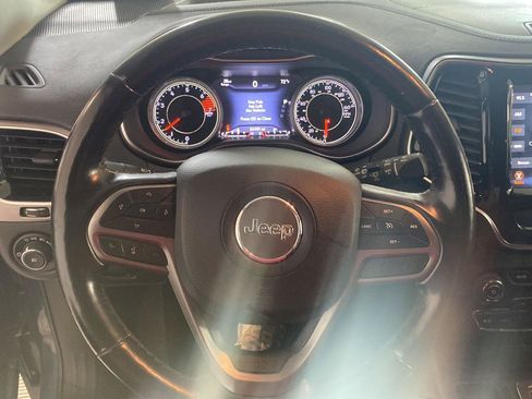 Used 2020 Jeep Cherokee Limited FWD image 32