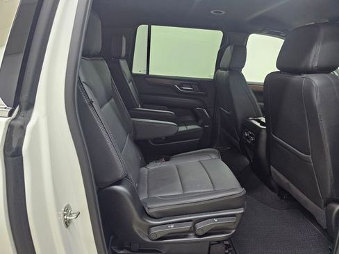 Used 2025 GMC Yukon XL Denali AWD/4WD image 18