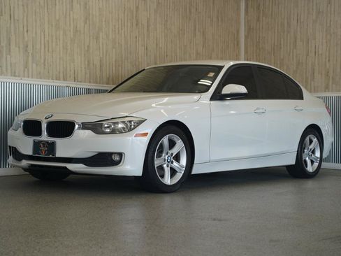 Used 2013 BMW 320i Sedan RWD image 4