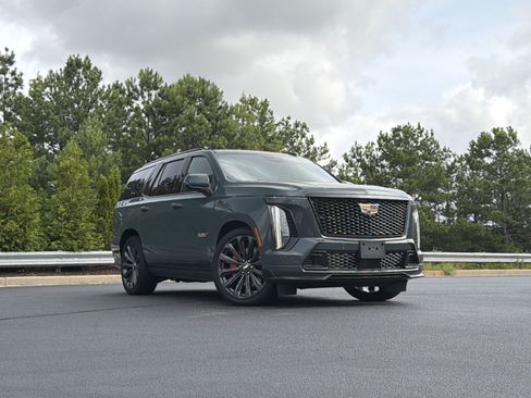 Used 2026 Cadillac Escalade V AWD/4WD image 2