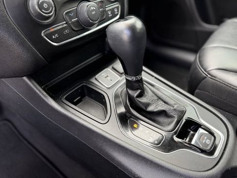 Used 2020 Jeep Cherokee Latitude Plus FWD image 19