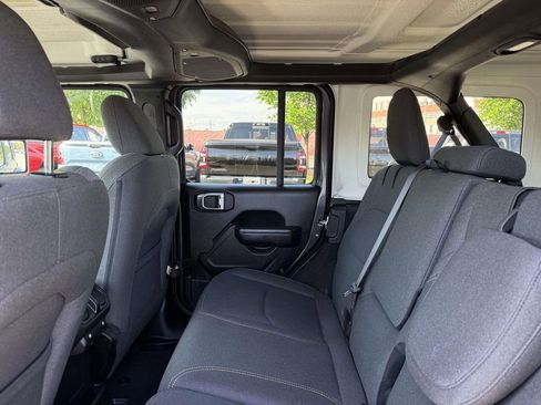 Used 2024 Jeep Wrangler Unlimited AWD/4WD image 17