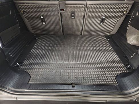 Used 2024 Land Rover Defender 110 S image 34